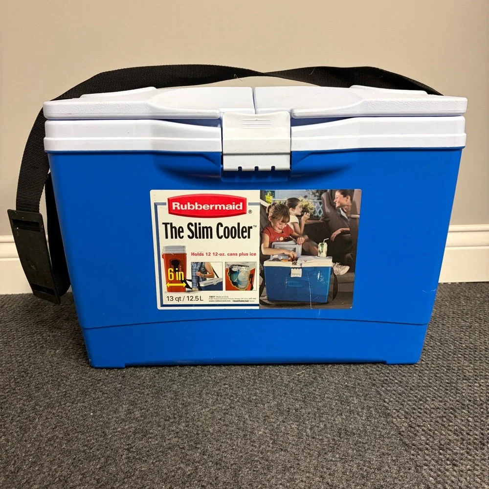 Rubbermaid The Slim Cooler 13 Qt 12.5L Blue White 12 Can Capacity Split Lid 1801